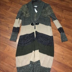 Beautiful NWT New York and Company sweater